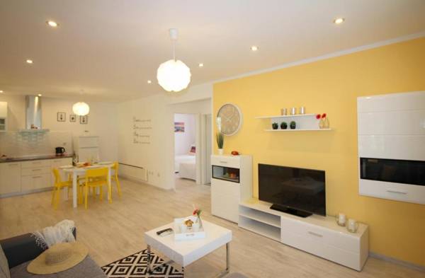 Apartment Lorena with pool