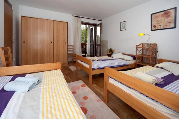 Apartment Josipa with 2 bedrooms near the sports center and the beach