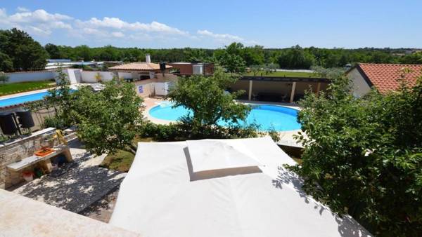 APARTMENT DIKA A 4 FOR 4 PERSONS COUNTRY SIDE NEAR POREČ WITH POOL AND GREEN GARDEN