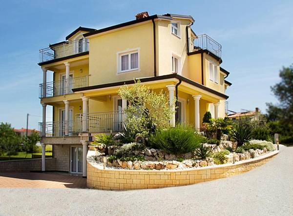 Apartments house Tomic for max 22 persons Maj Poreč
