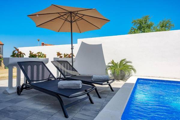 Apartment Vedran with pool near Porec