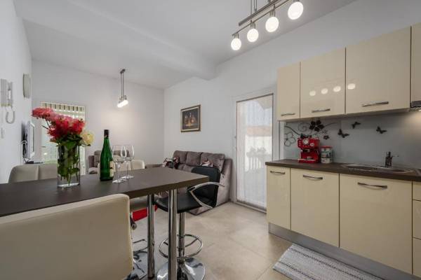 Apartment Vedran with pool near Porec