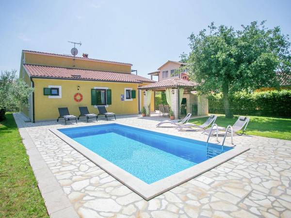 Beautifull spacious family villa with private pool privacy and relax guaranteed