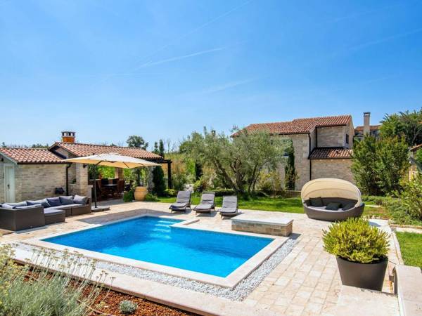 Lush Villa in Baderna with Artistic Interiors  Pool