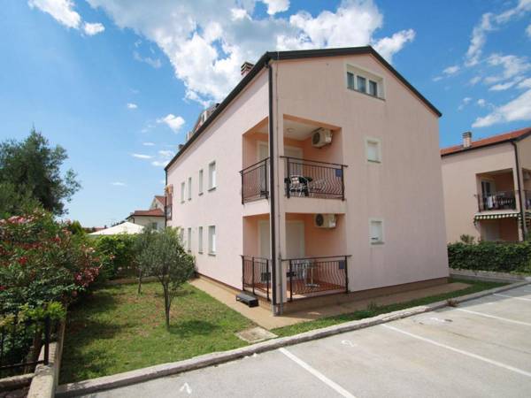 Nicely furnished apartment with two bedrooms and terrace 1 km from the beach