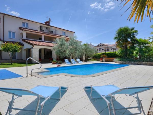 Modern two bedrooms apartment with shared pool 800 m from the beaches