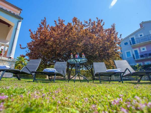 Lovely villa with a large garden a private pool and panoramic view