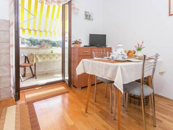 Apartment 45 m2 on the first floor with garden view and air condition