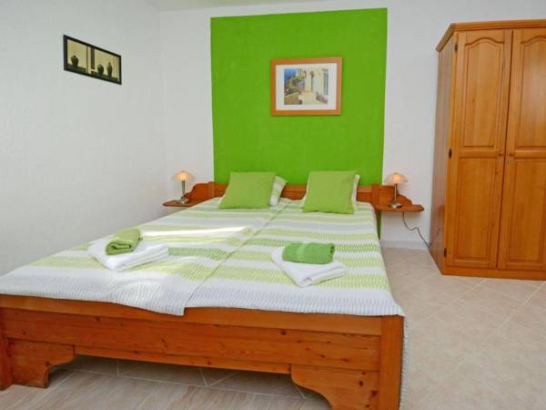 Modern apartment with shared pool for 4 persons in Nova Vas