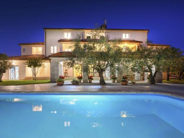 Modern apartment with pool free Wi-Fi and air conditioning ideal for a couple