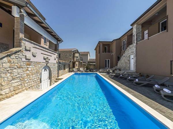 Modern apartment Noa IV in Villa Valtrazza with pool for 4 - 6 persons