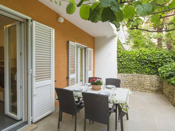 Newly renovated ground floor apartment with garden