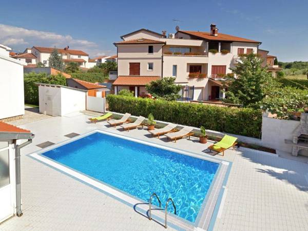 Comfortable holiday house with private pool near the beaches