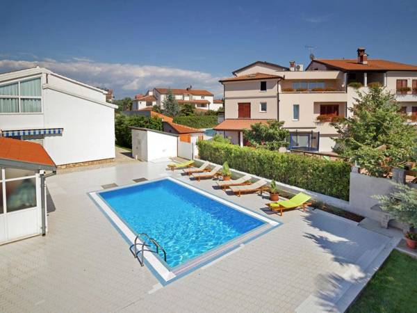 Comfortable holiday house with private pool near the beaches