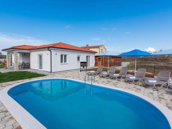 Charming Villa Frontera in Nova Vas with private Pool for 6 people