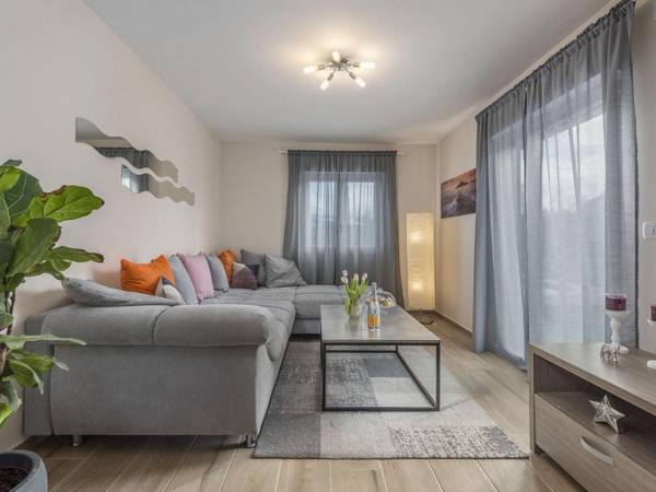 Charming Villa Frontera in Nova Vas with private Pool for 6 people