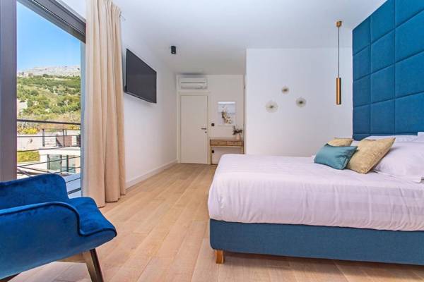 Luxury VILLA CECILIA with 4 en-suite bedrooms located 250m from the beach in Podstrana max 8 people