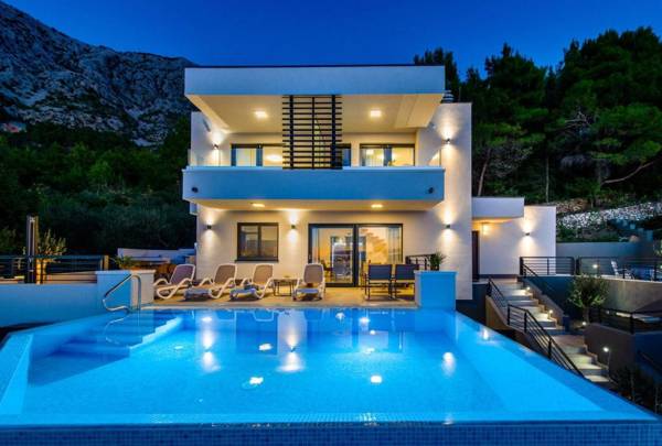 Villa Leona a luxury villa near Makarska heated pool