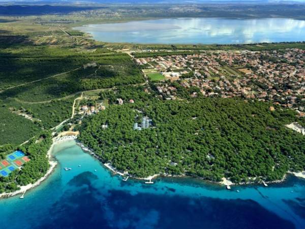 Fabulous Holiday Home in Pako tane with Swimming Pool