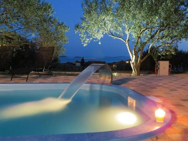 Alluring Holiday Home in Pako tane with Swimming Pool