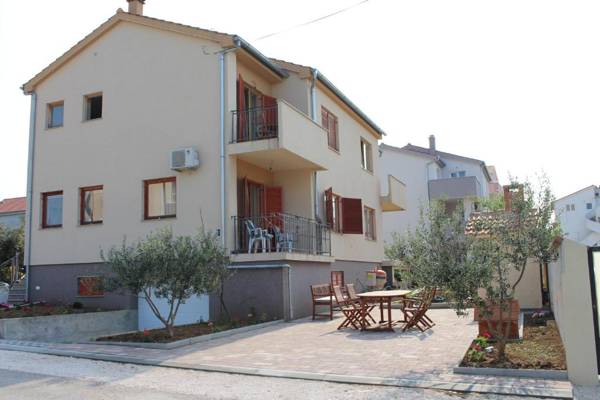 Apartments with a parking space Pakostane Biograd - 18782
