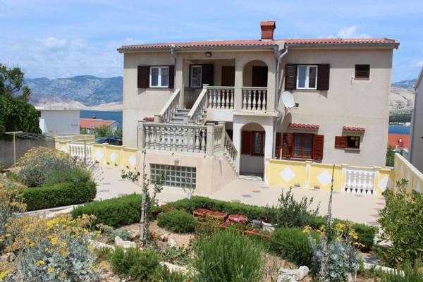 Apartments Dar - beautiful garden