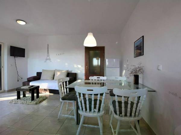 Spacious Apartment in Mandre with Terrace