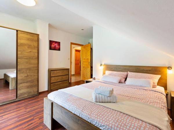 Picturesque Holiday Home in Sumartin near the Sea