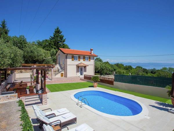 Beautiful villa with sea view and pool located near Opatija
