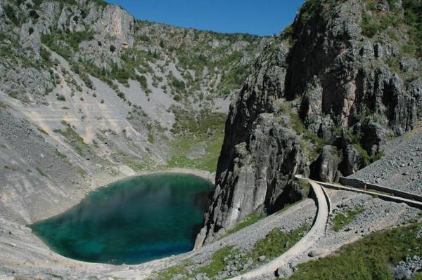 Apartments Lozina on the Beach