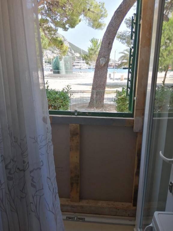 Omiš apartment on the beach