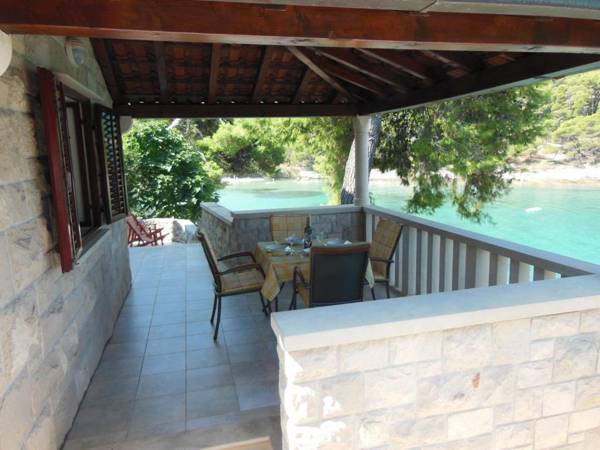 Apartment Jakica - next to the sea