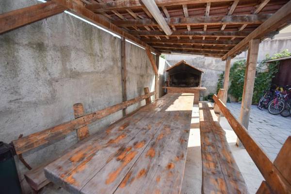 Apartment Danka - parking and grill