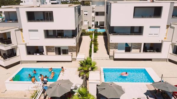 Apartments & Rooms Danivan Pool Villas