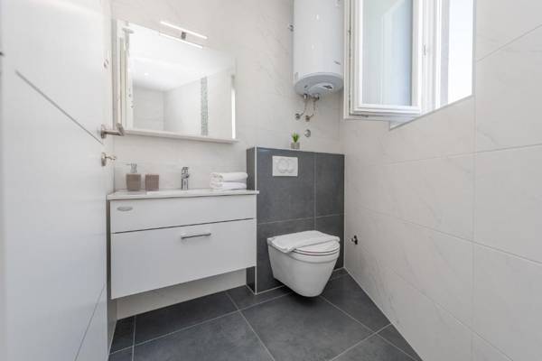 Dario 1. modern & luxury ap. with a pool