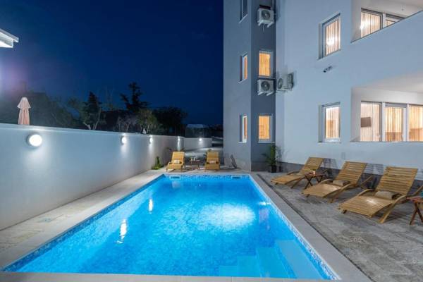 Villa Star 2 a centrally located ap. with a pool