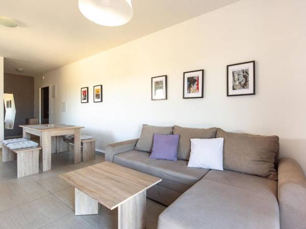 Charming Apartment in Novalja near Seabeach