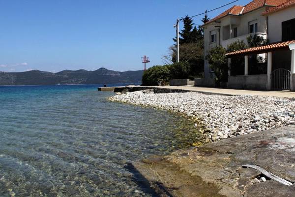 Apartments by the sea Veli Iz Iz - 18697