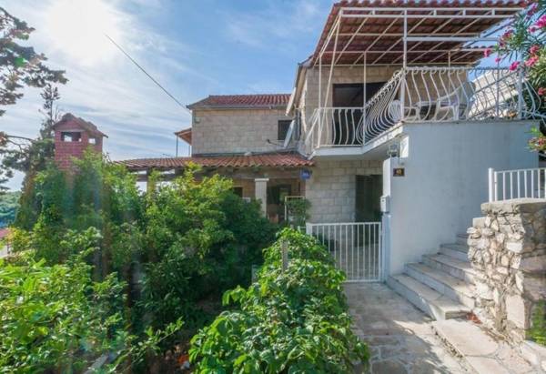 Apartments Mari-30m from the sea