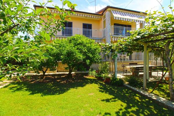 Apartments Biskupije 1158