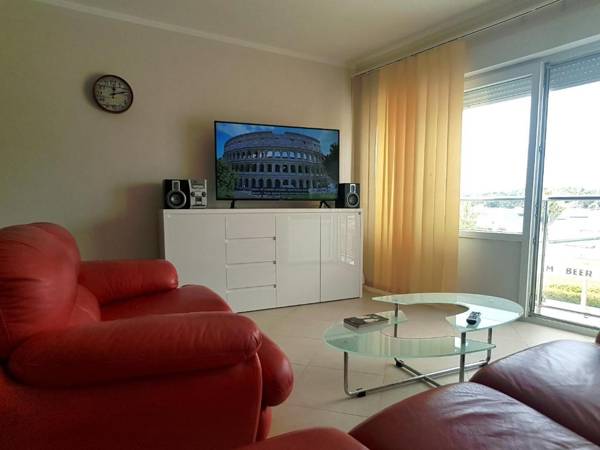 Apartment Dubravka near the sandy beach