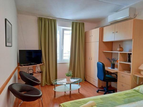 Boutique Apartment in Pješcana Uvala with Balcony