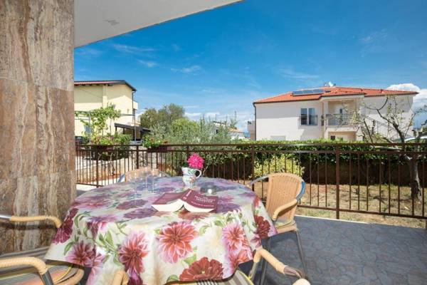 Apartments Kate-100m from beach