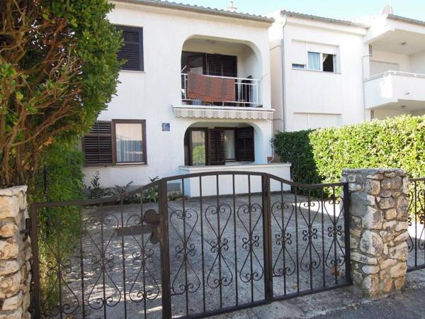 Apartments with a parking space Vantacici Krk - 18476