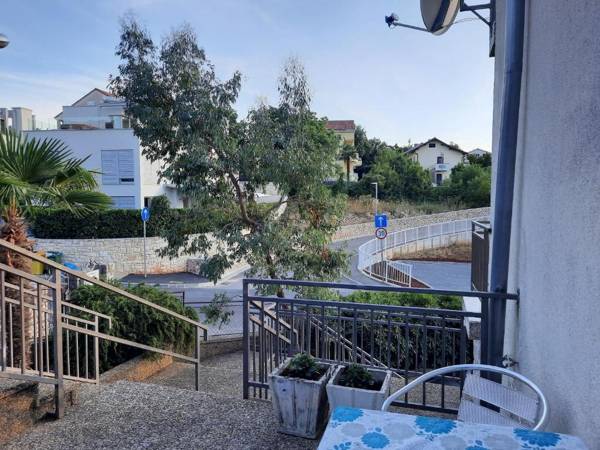 Apartment with terrace Sara