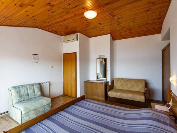 Stunning Apartment in Malinska with Terrace