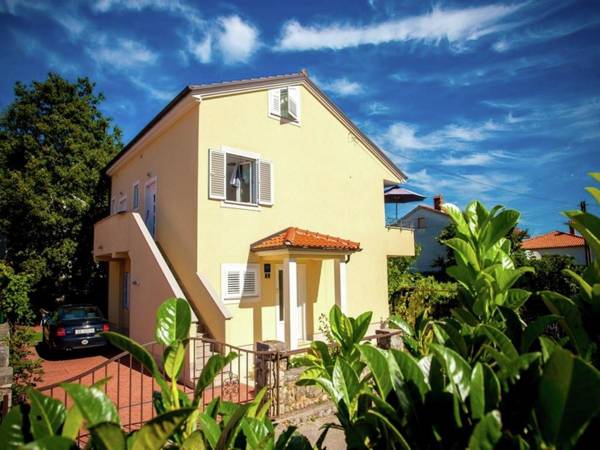Spacious Apartment in Vantacici near Sea