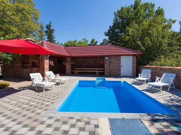 Apartment with terrace and sea view pool and outdoor kitchen for use !