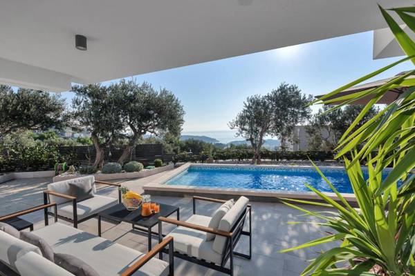 Villa Festina lente a luxury villa in Makarska heated pool