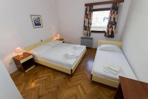 Apartments Prgo - spacious with view & parking